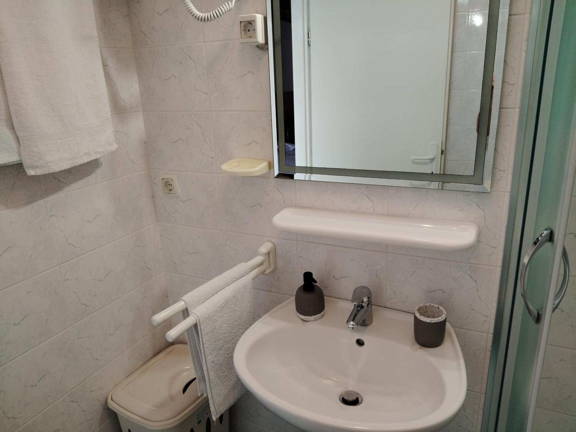 Apartmani Marijan ซริกเวนิซา ภายนอก รูปภาพ